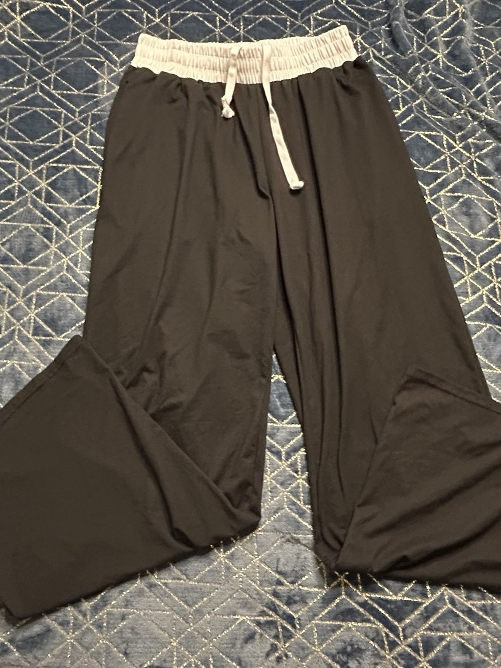 Wide Leg Pants in Black & White Like New